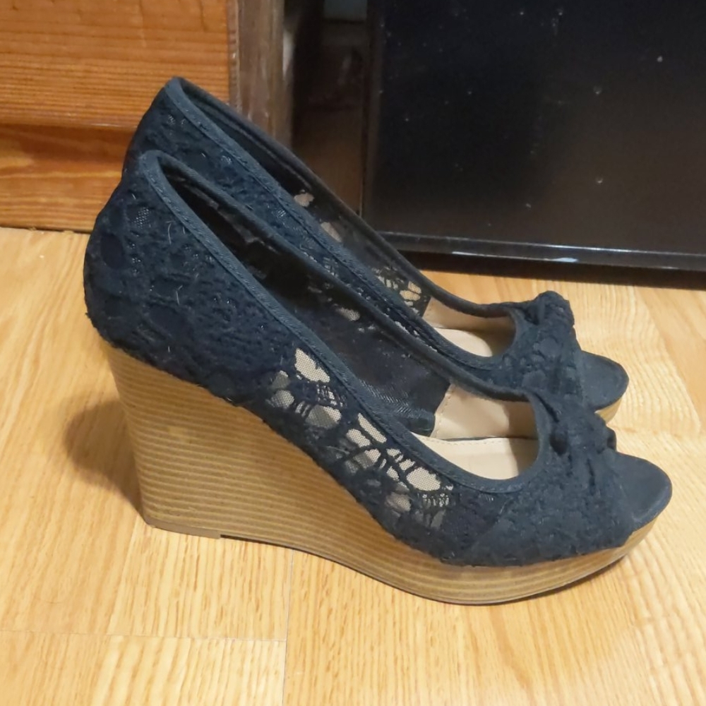 American Eagle wedges size 9